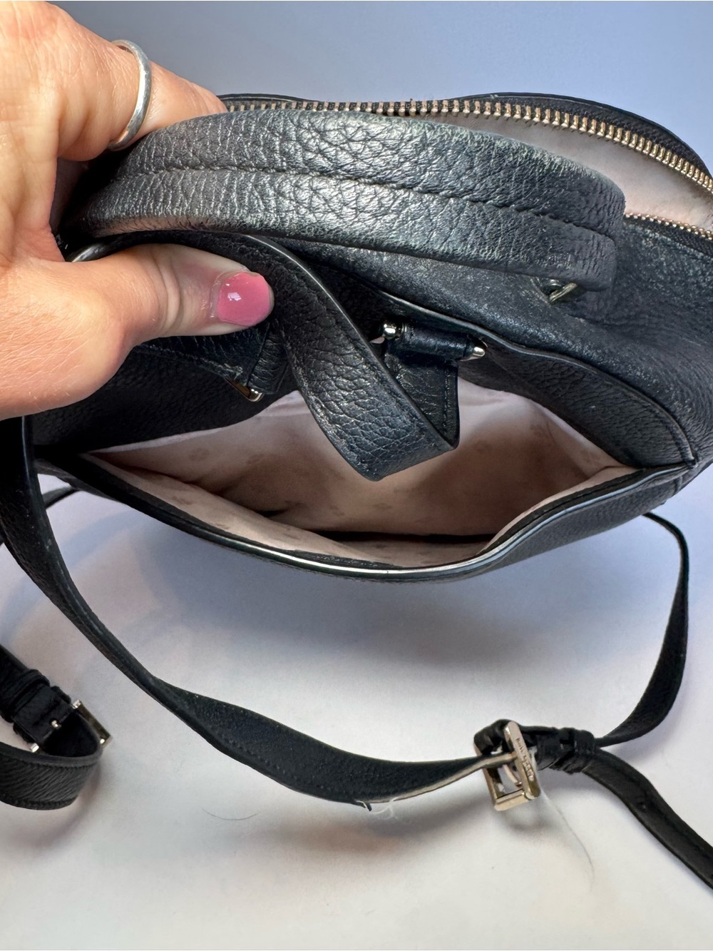 Kate Spade medium backpack in black pebbled leather with gold-tone hardware - Picture 7 of 10